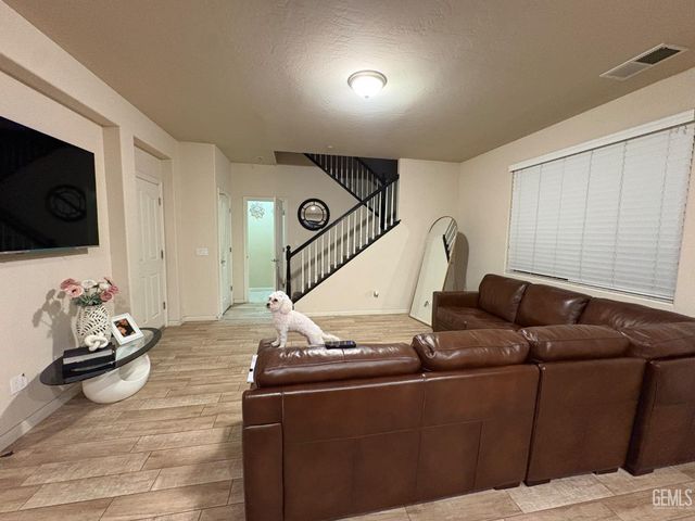 1714 Holt Rinehart Avenue, Bakersfield, CA 93311