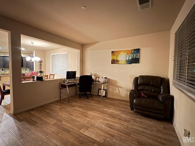 1714 Holt Rinehart Avenue, Bakersfield, CA 93311