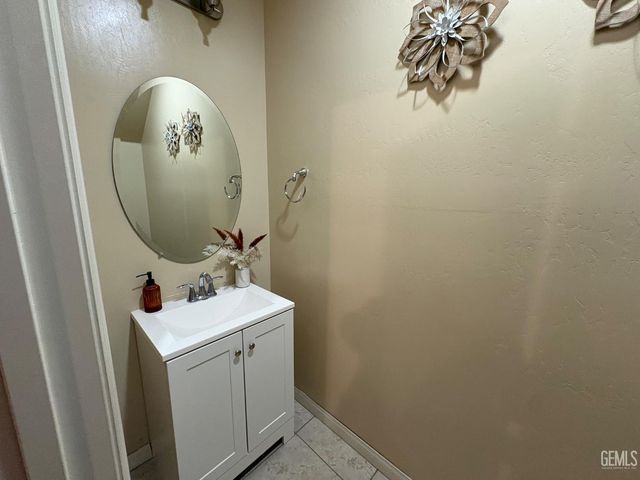 1714 Holt Rinehart Avenue, Bakersfield, CA 93311