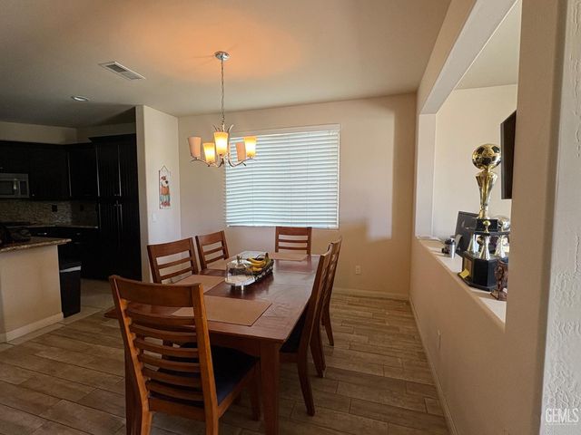 1714 Holt Rinehart Avenue, Bakersfield, CA 93311