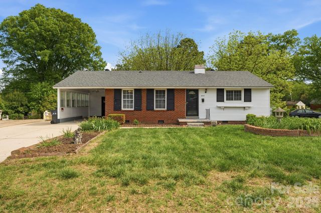2042 Syracuse Drive, Charlotte, NC 28216