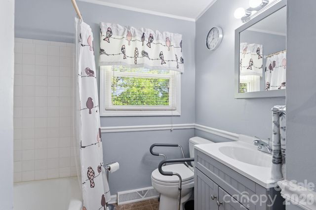 2042 Syracuse Drive, Charlotte, NC 28216