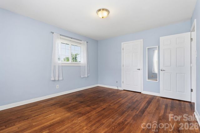 2042 Syracuse Drive, Charlotte, NC 28216