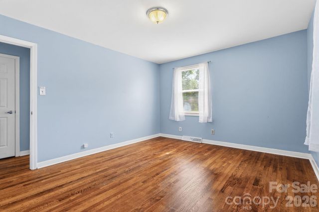 2042 Syracuse Drive, Charlotte, NC 28216