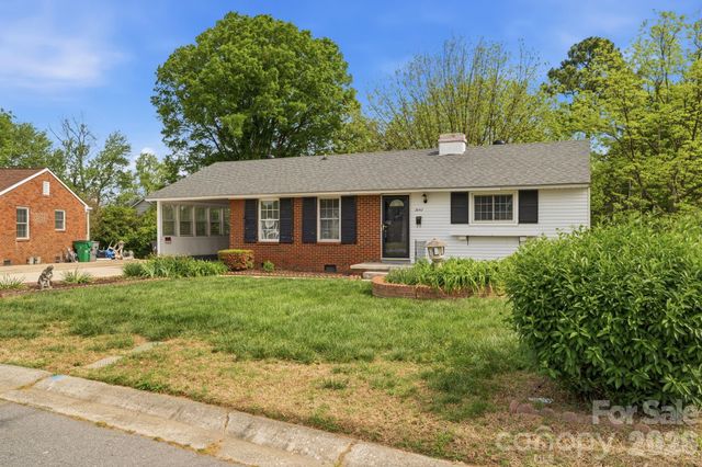 2042 Syracuse Drive, Charlotte, NC 28216