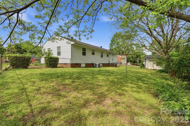 2042 Syracuse Drive, Charlotte, NC 28216