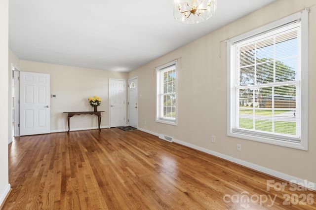 2042 Syracuse Drive, Charlotte, NC 28216