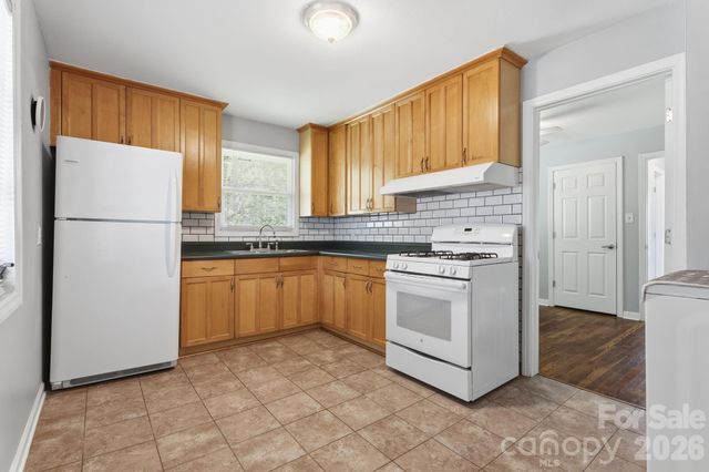 2042 Syracuse Drive, Charlotte, NC 28216