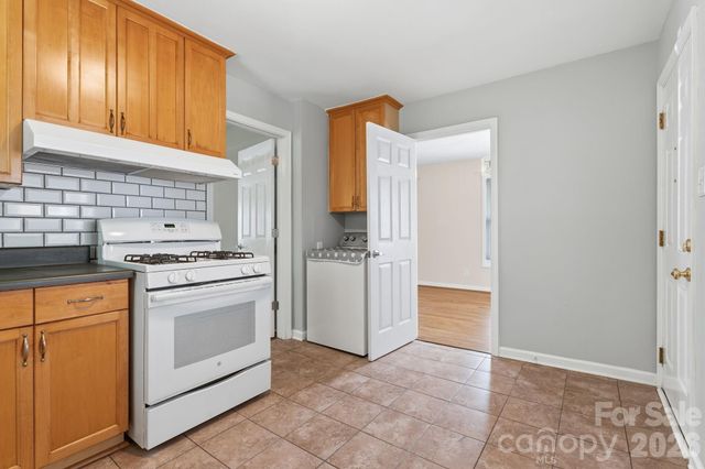 2042 Syracuse Drive, Charlotte, NC 28216