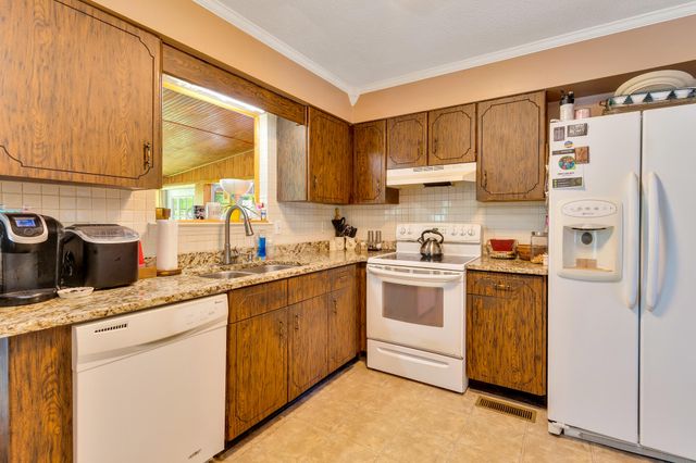 912 Crest Drive, Chickamauga, GA 30707