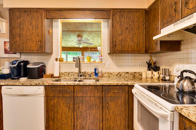 912 Crest Drive, Chickamauga, GA 30707