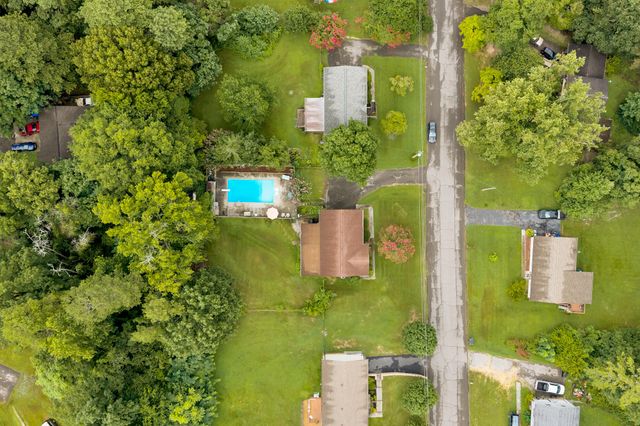 912 Crest Drive, Chickamauga, GA 30707