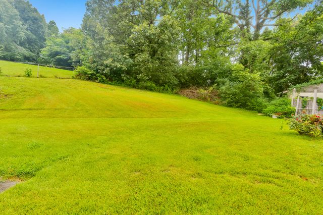 912 Crest Drive, Chickamauga, GA 30707