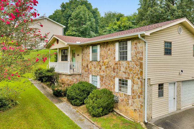 912 Crest Drive, Chickamauga, GA 30707