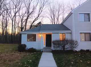 35 Nutmeg Road APT B3, Middlebury, CT 06762