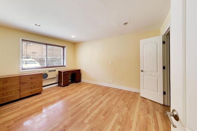 1600 W Greenleaf Avenue 102, Chicago, IL 60626