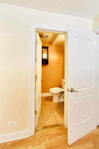 1600 W Greenleaf Avenue 102, Chicago, IL 60626