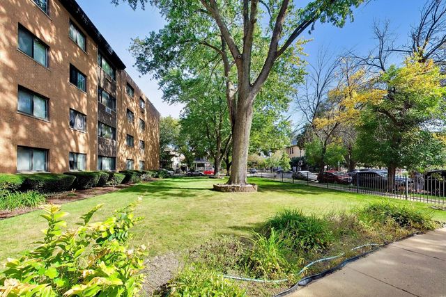 1600 W Greenleaf Avenue 102, Chicago, IL 60626