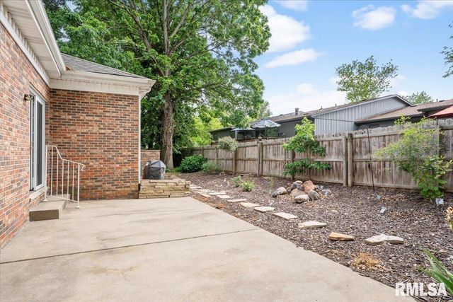 105 Timberridge Drive, Springfield, IL 62702