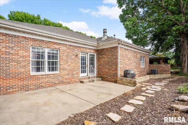 105 Timberridge Drive, Springfield, IL 62702