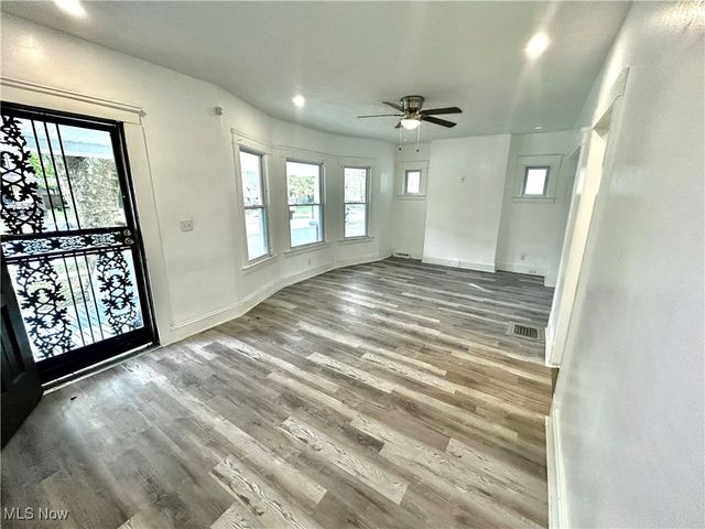 10009 Parmelee Avenue, Cleveland, OH 44108