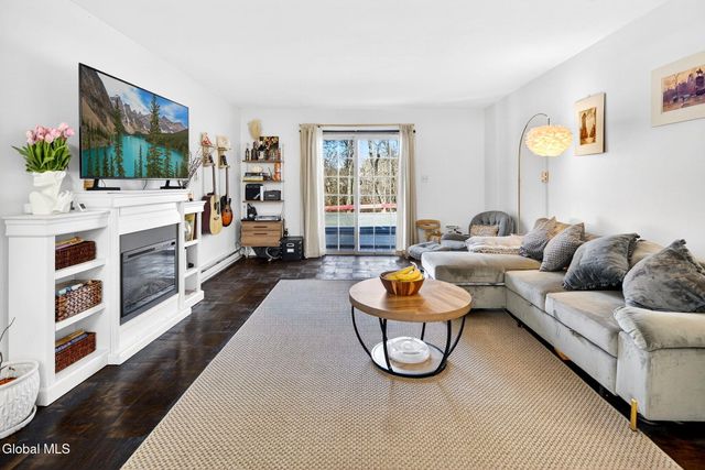 20 Maxwell Drive, Troy, NY 12180