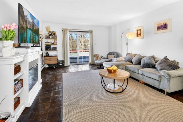 20 Maxwell Drive, Troy, NY 12180