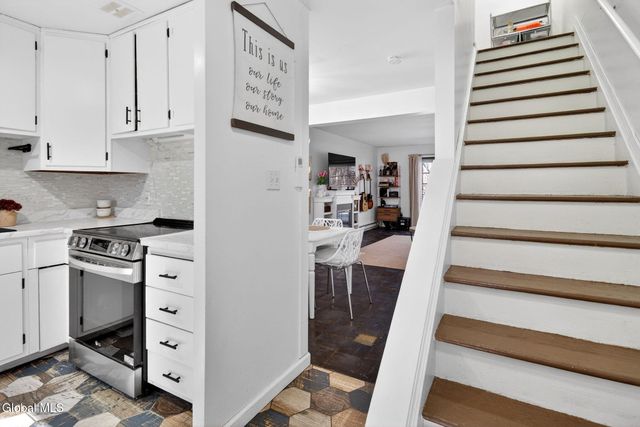 20 Maxwell Drive, Troy, NY 12180