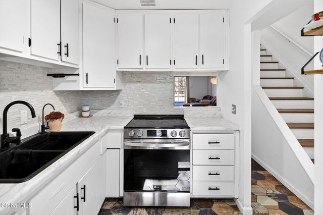 20 Maxwell Drive, Troy, NY 12180