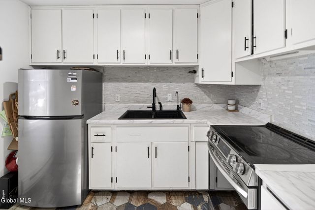 20 Maxwell Drive, Troy, NY 12180