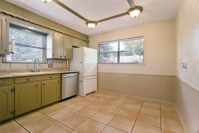 412 Franklin Drive, Euless, TX 76040