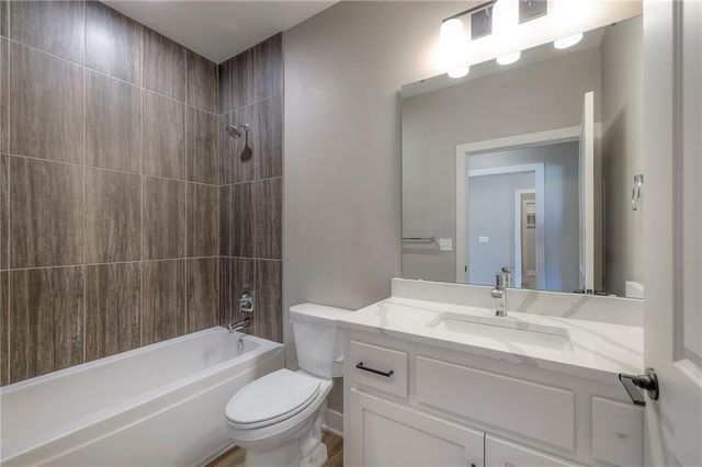 11207 Trevor Drive, Peculiar, MO 64078