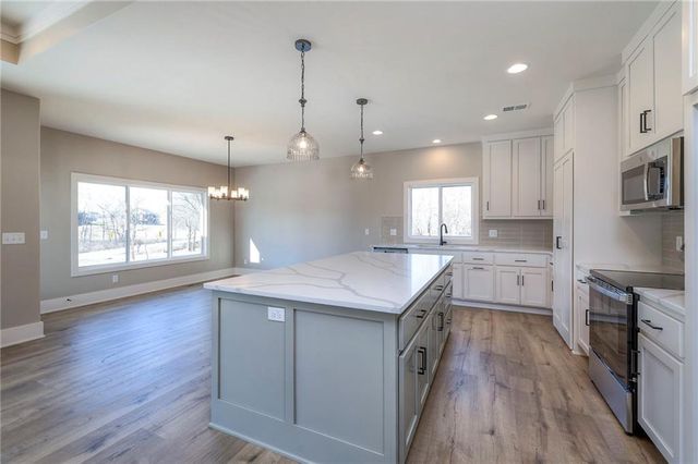 11207 Trevor Drive, Peculiar, MO 64078