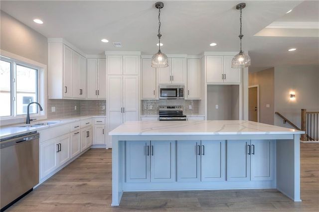 11207 Trevor Drive, Peculiar, MO 64078