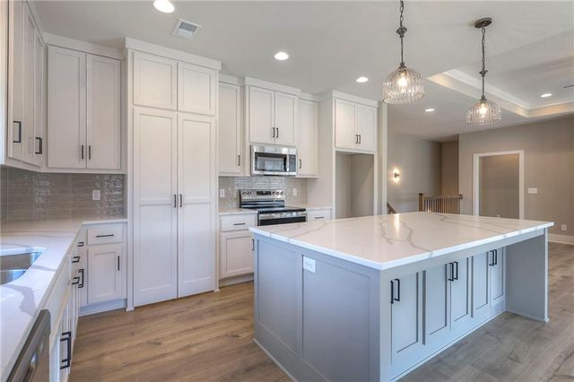 11207 Trevor Drive, Peculiar, MO 64078