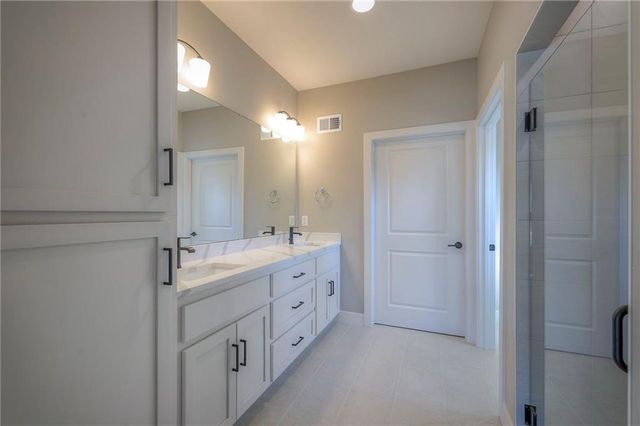 11207 Trevor Drive, Peculiar, MO 64078