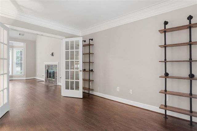 181 W Lake Drive, Roswell, GA 30075
