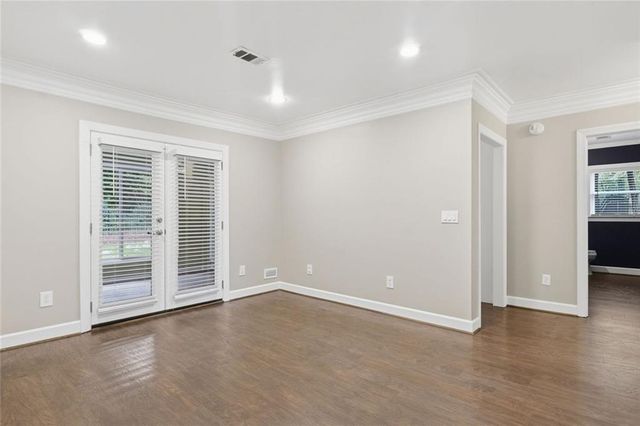 181 W Lake Drive, Roswell, GA 30075
