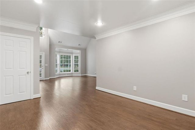 181 W Lake Drive, Roswell, GA 30075