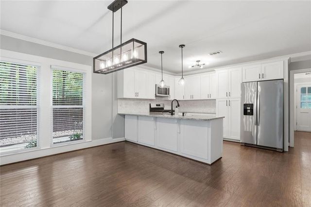 181 W Lake Drive, Roswell, GA 30075