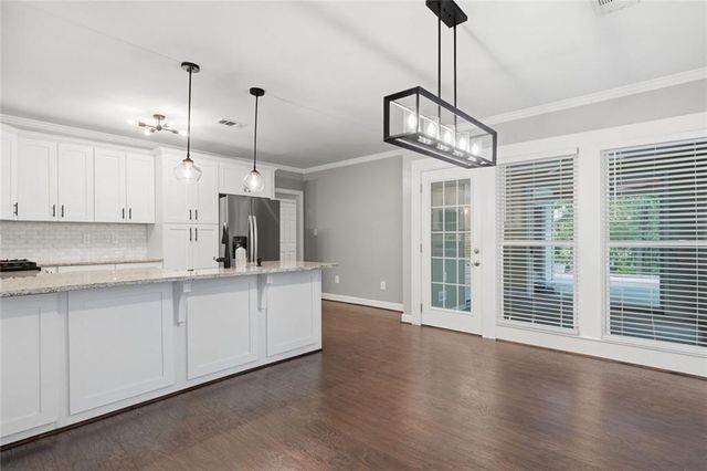 181 W Lake Drive, Roswell, GA 30075