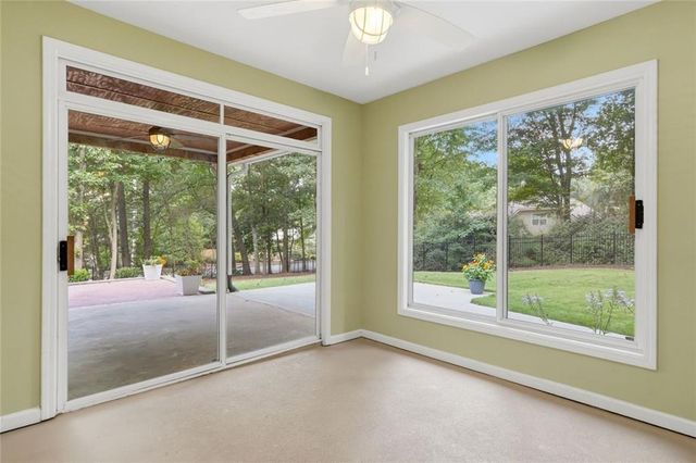 181 W Lake Drive, Roswell, GA 30075