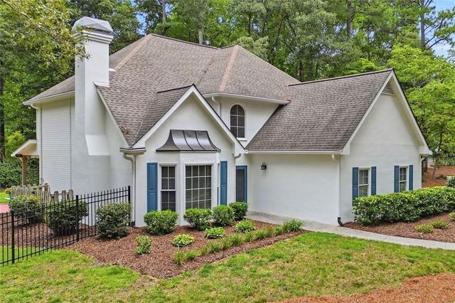 181 W Lake Drive, Roswell, GA 30075