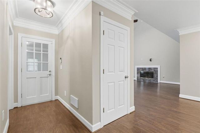 181 W Lake Drive, Roswell, GA 30075