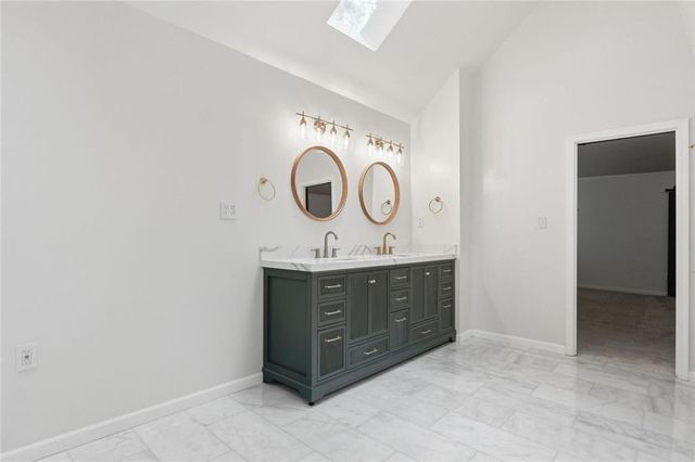 181 W Lake Drive, Roswell, GA 30075