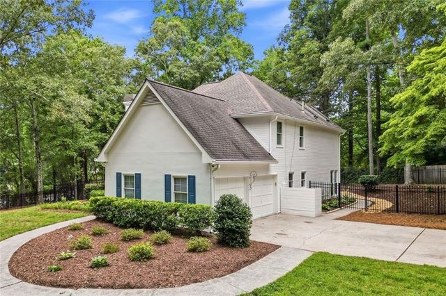 181 W Lake Drive, Roswell, GA 30075