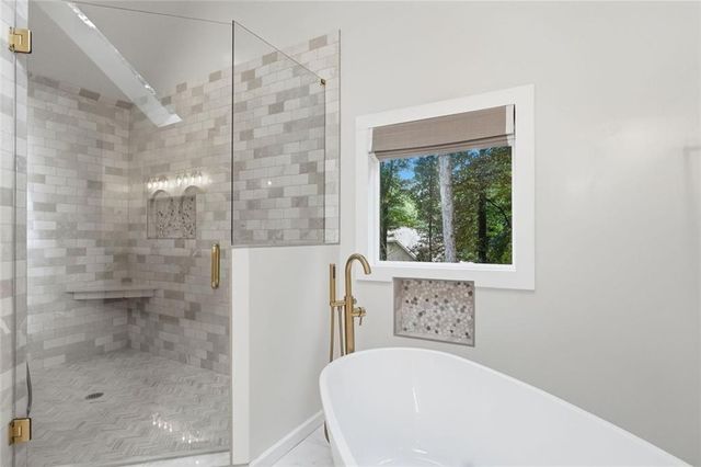 181 W Lake Drive, Roswell, GA 30075