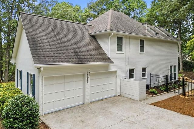 181 W Lake Drive, Roswell, GA 30075