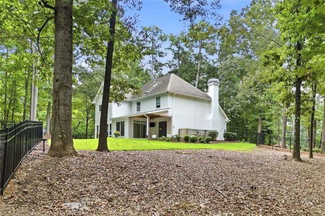 181 W Lake Drive, Roswell, GA 30075
