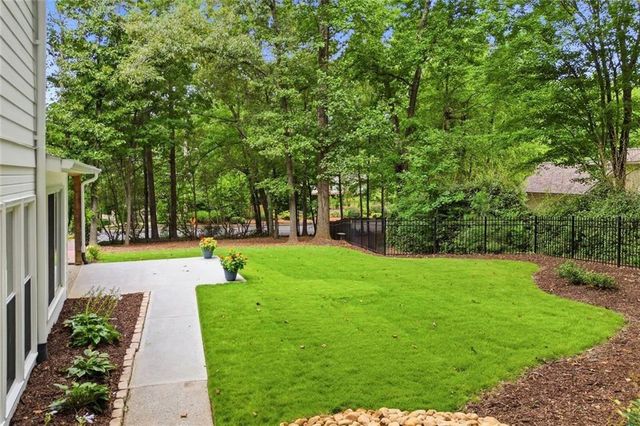 181 W Lake Drive, Roswell, GA 30075